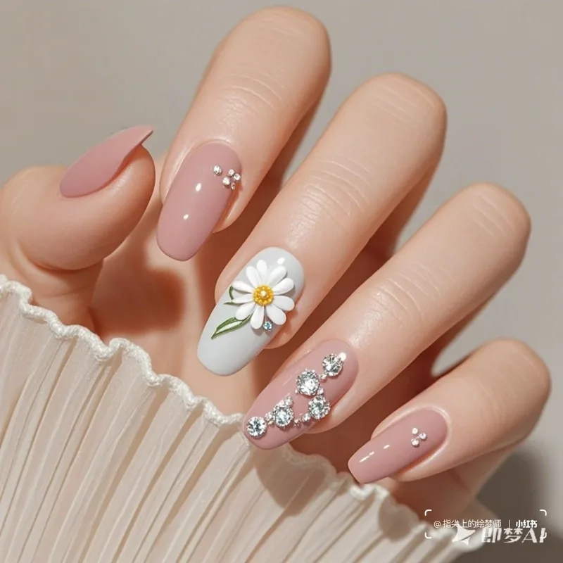 Mẫu nail hoa cúc đẹp khiến nàng yêu từ cái nhìn đầu tiên