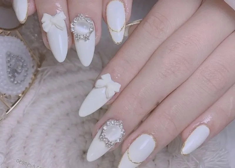 Lựa chọn ngay mẫu nail tròn nhọn cho nàng thêm phần quyến rũ