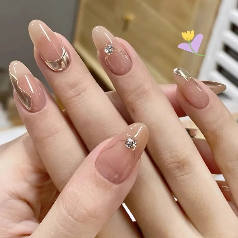 Các mẫu nail móng tròn nhẹ nhàng nhưng vẫn đầy sang trọng