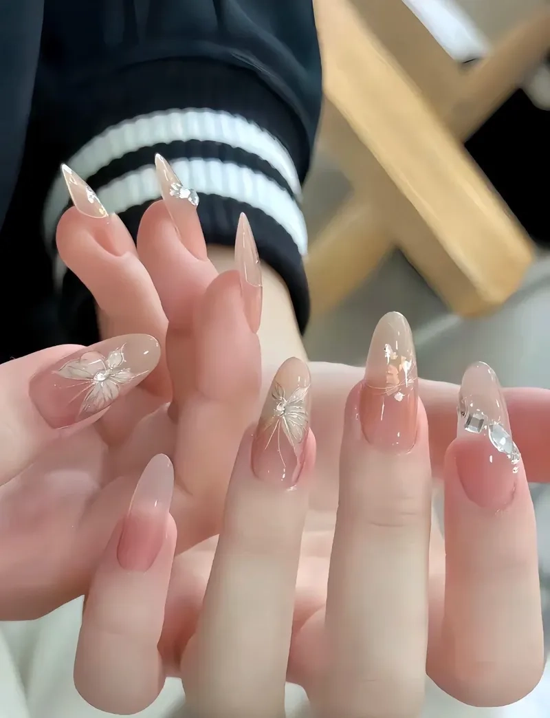 Ngọt ngào và thanh lịch với móng tròn nhọn đẹp dành cho nàng