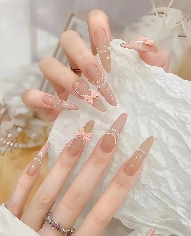 Mẫu móng tay tròn nhọn mang lại sự mới lạ đầy cá tính
