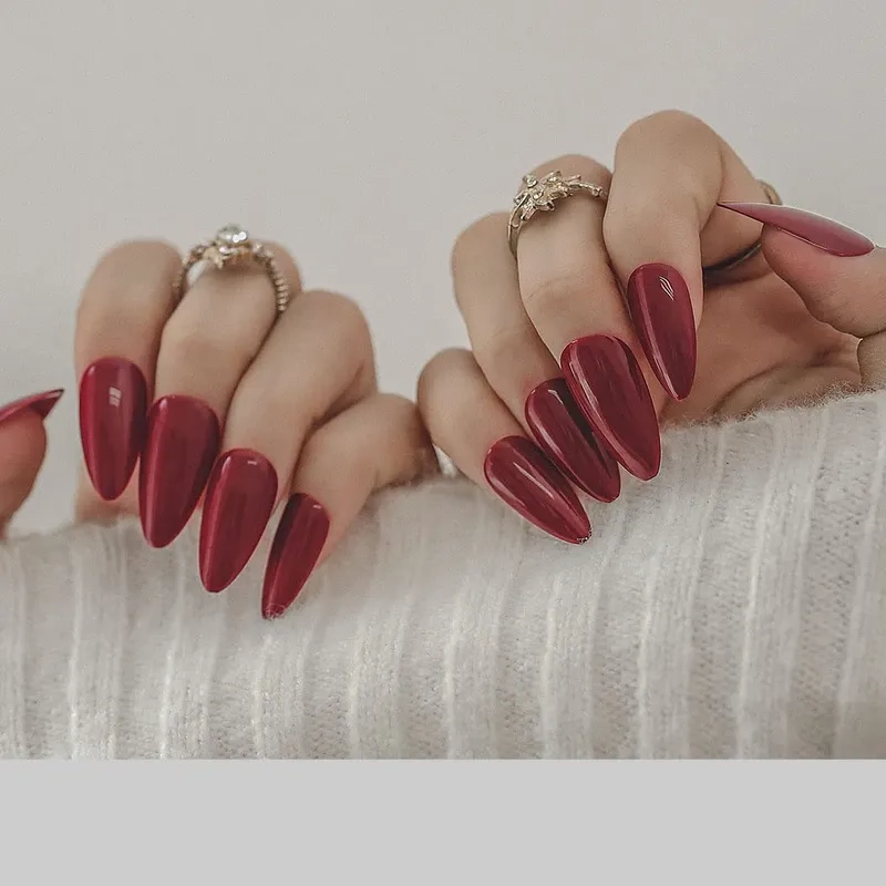 Kiểu dáng mới lạ với mẫu nail nhọn tròn đẹp cực hot