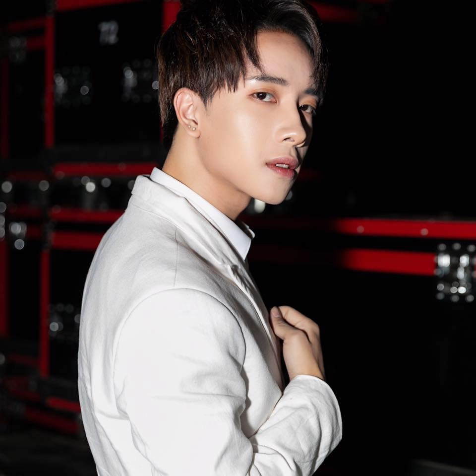 Nicky anh trai say hi với diện mạo điển trai cuốn hút mọi ánh nhìn