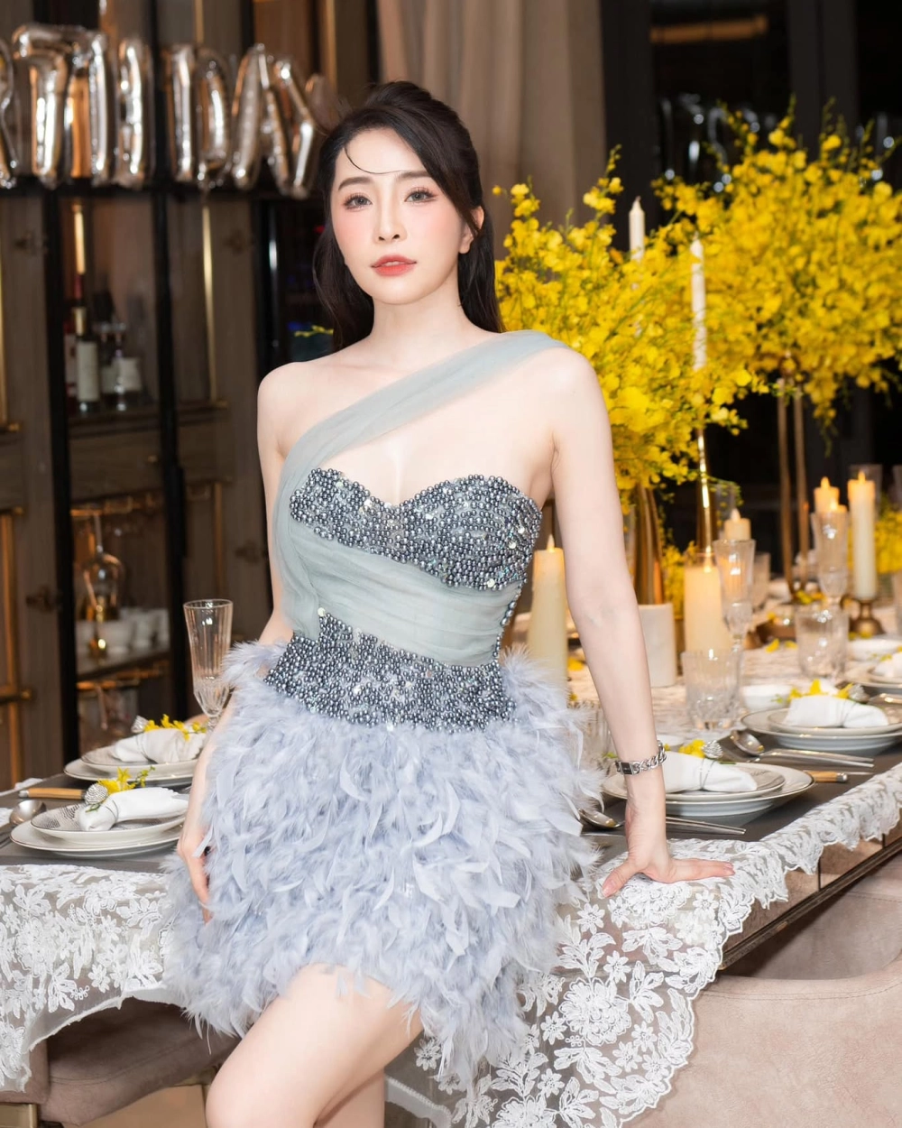 Quỳnh nga chị đẹp với phong cách và sự quyến rũ không thể chối từ