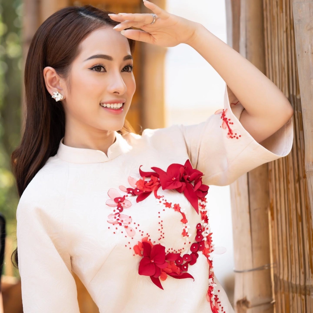 Sara Lưu tuổi, 32 vẫn trẻ trung và quyến rũ