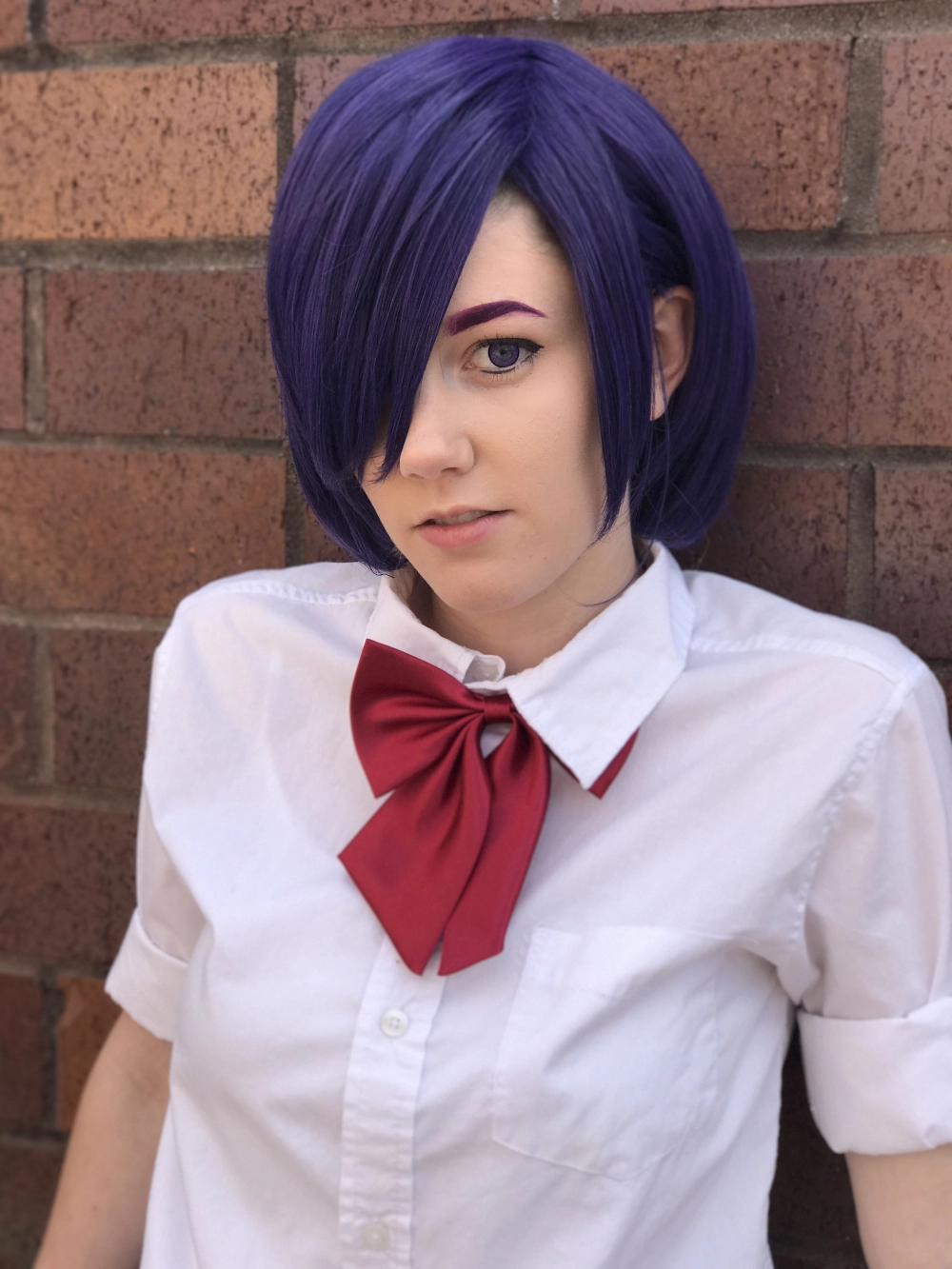 Touka Kirishima cosplay lạnh lùng với ánh mắt sắc bén
