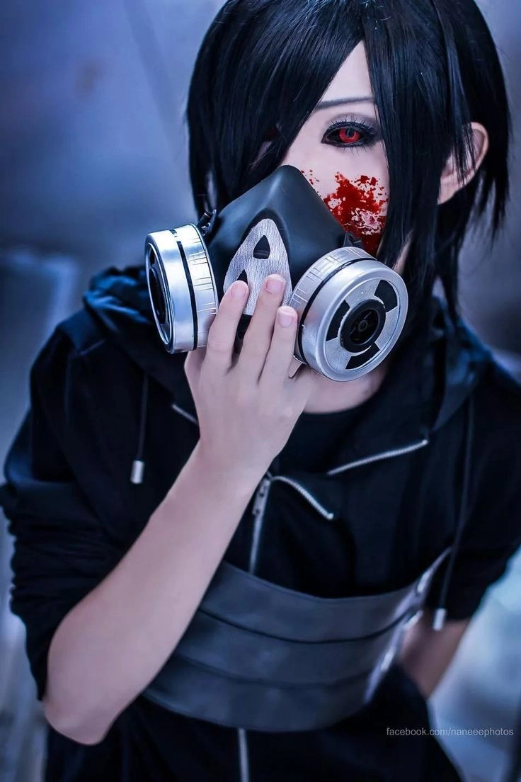 Touka Kirishima Tokyo Ghoul cosplay nổi bật giữa đám đông