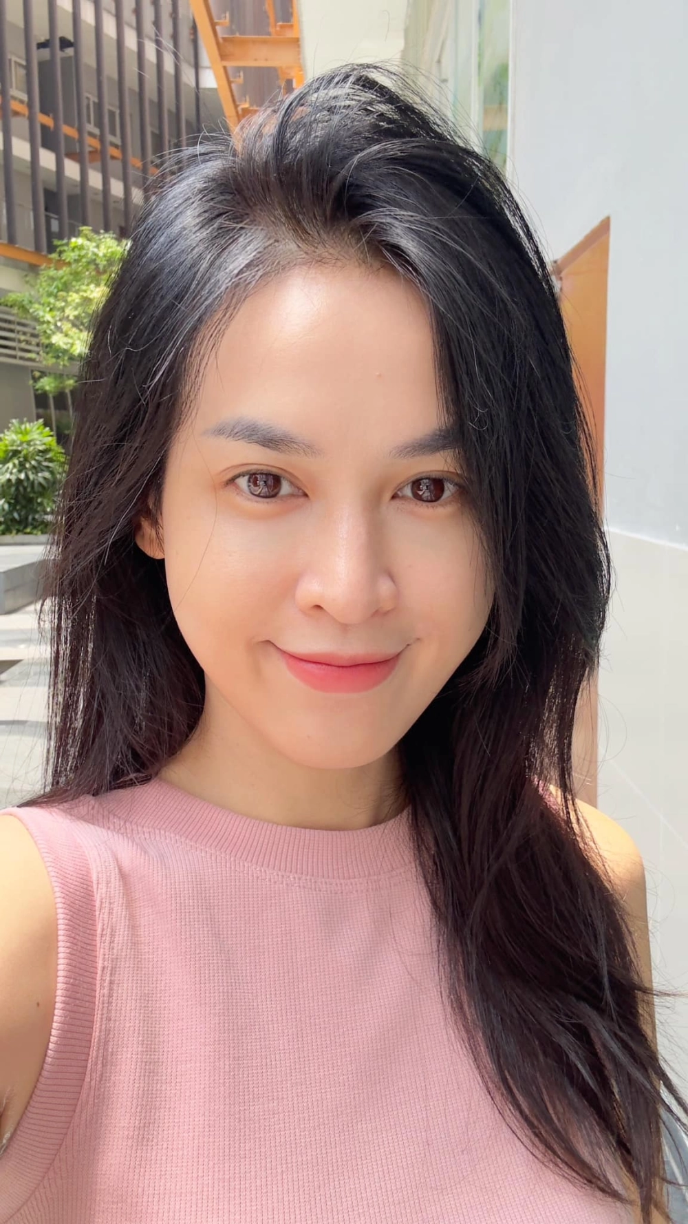 Tú Vi chị đẹp đạp gió rẽ sóng đã trở thành biểu tượng của sự mạnh mẽ và tỏa sáng trong làng giải trí