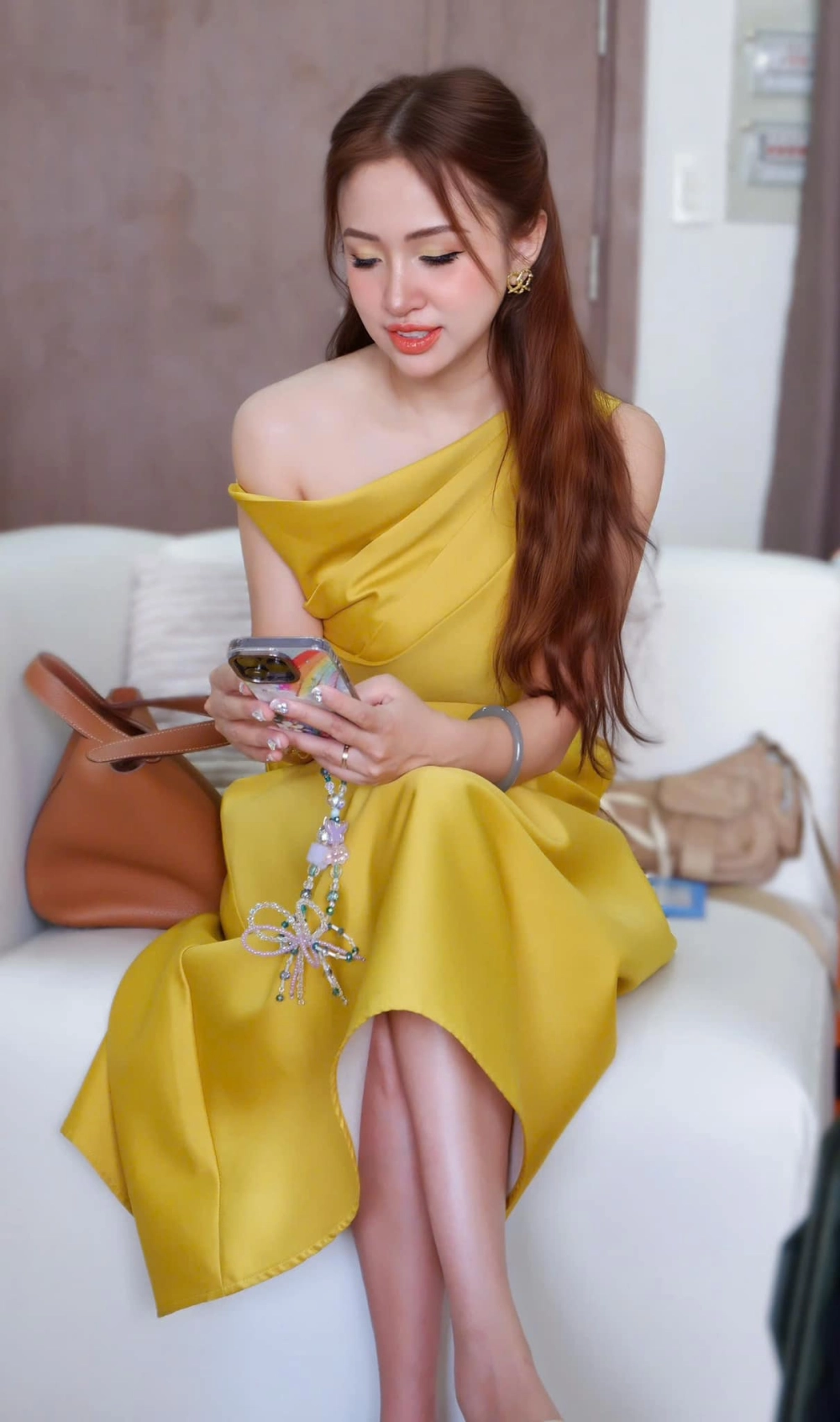 Vân Hugo đối diện với nhược thị, nhưng sự mạnh mẽ và nghị lực đã giúp cô vượt qua