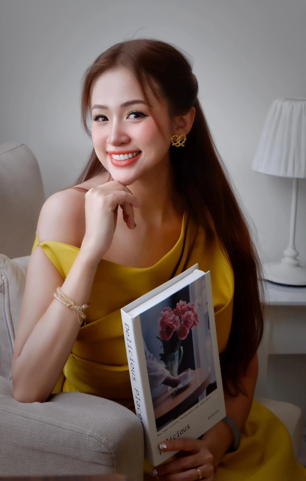 Mặc dù gặp vấn đề về mắt, nhưng Vân Hugo vẫn luôn tự tin và tỏa sáng trên mọi sân khấu