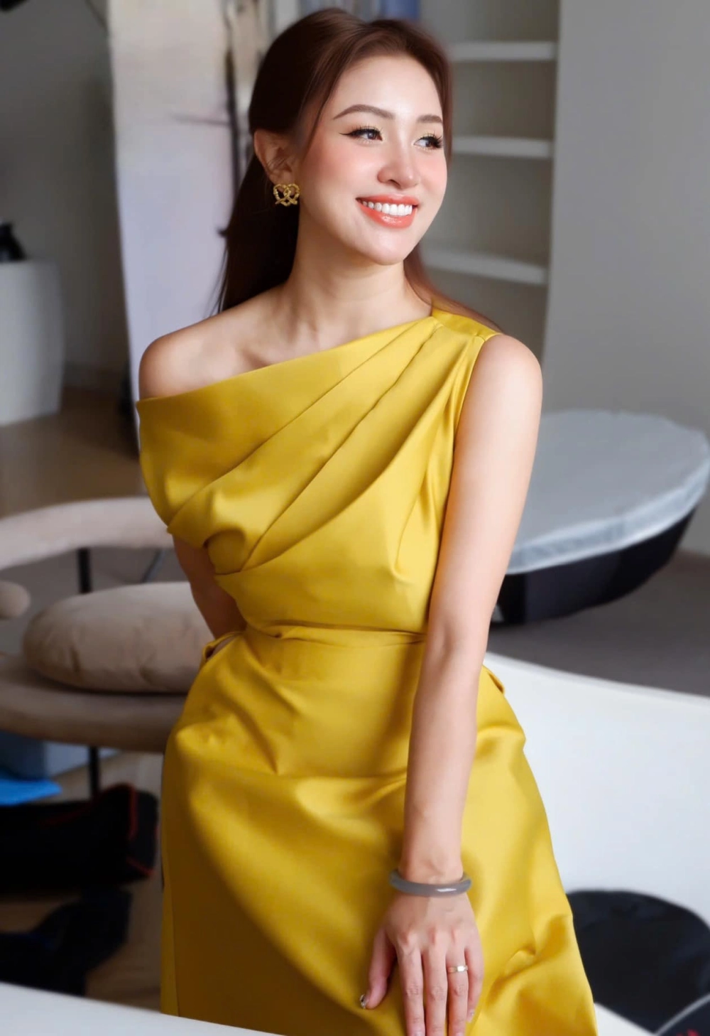 Như một chị đẹp đạp gió rẽ sóng, Vân Hugo không ngừng mạnh mẽ và vượt qua mọi thử thách