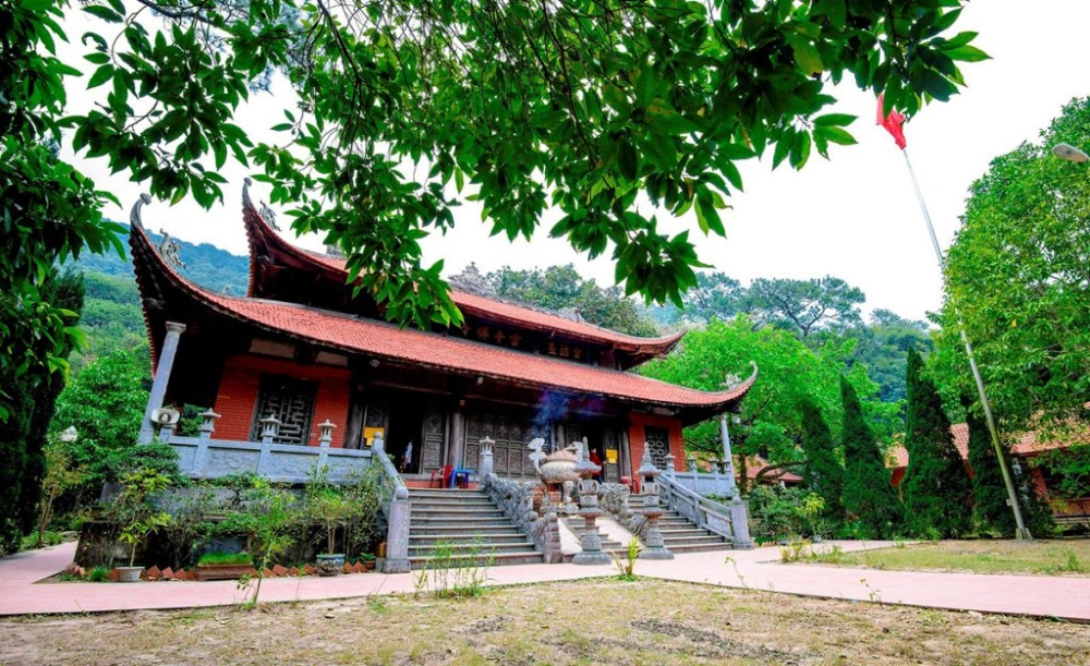 Chùa Lôi Âm Quảng Ninh linh thiêng nổi bật thu hút du khách