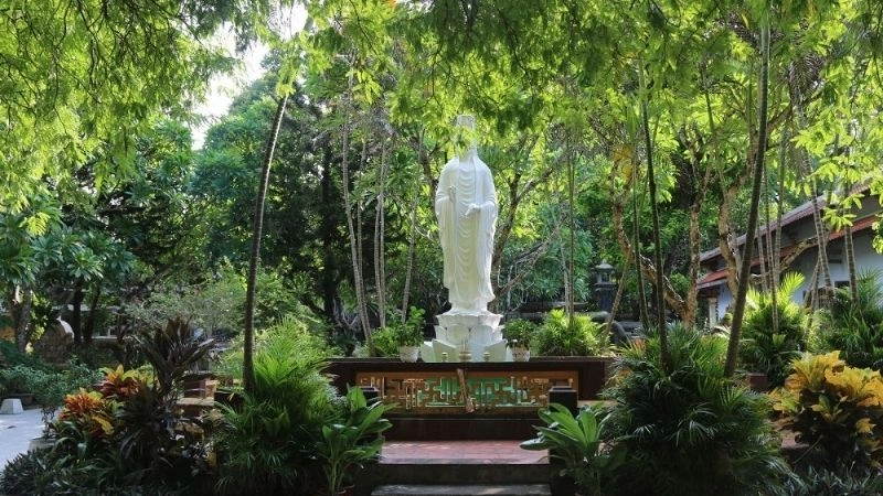 Du lịch Chùa Báo Quốc hành trình tìm về cõi Phật