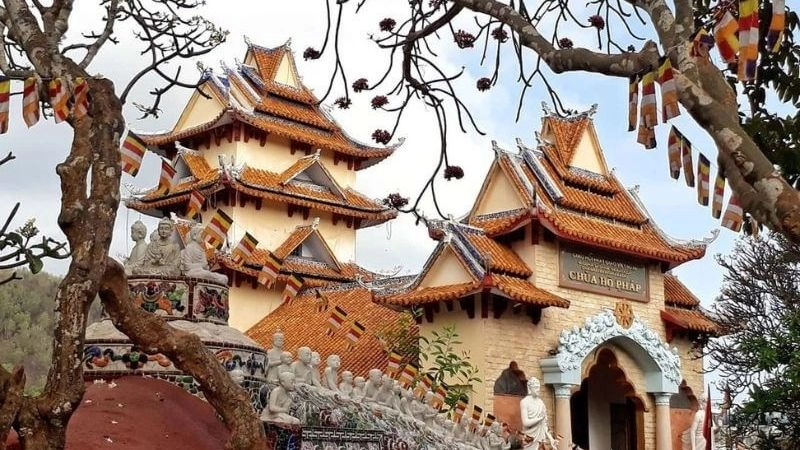 Chùa Hộ Pháp ngôi chùa linh thiêng nổi tiếng