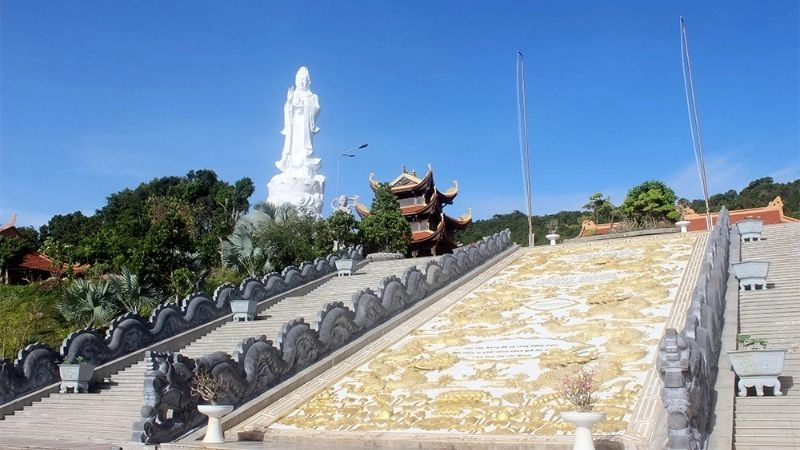 Đường đi Chùa Hộ Quốc hành trình thuận lợi cho du khách