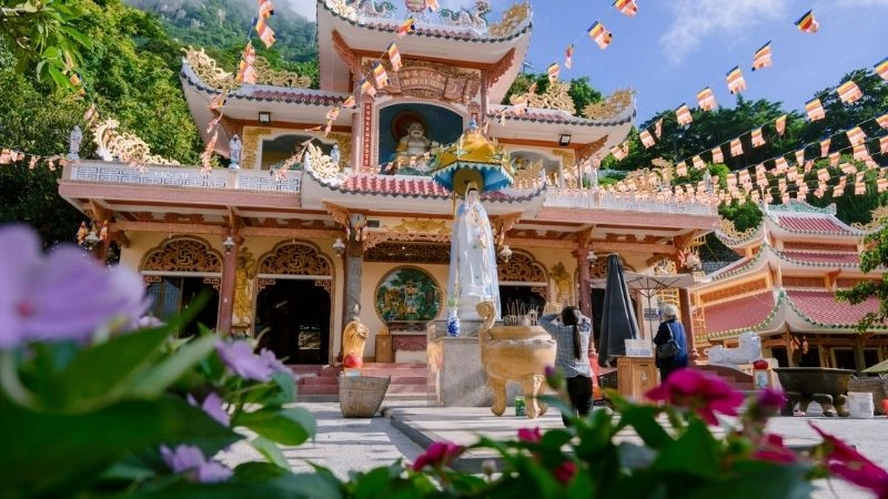 Lễ hội chùa Linh Sơn Tiên Thạch rộn ràng không khí linh thiêng