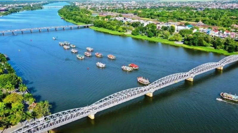 Cầu Tràng Tiền biểu tượng trăm năm của xứ Huế