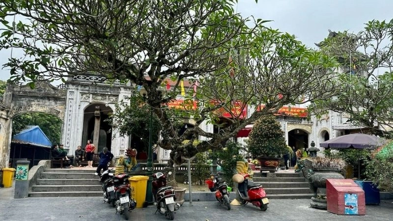 Hình ảnh đền Bảo Lộc uy nghi cùng kiến trúc cổ kính