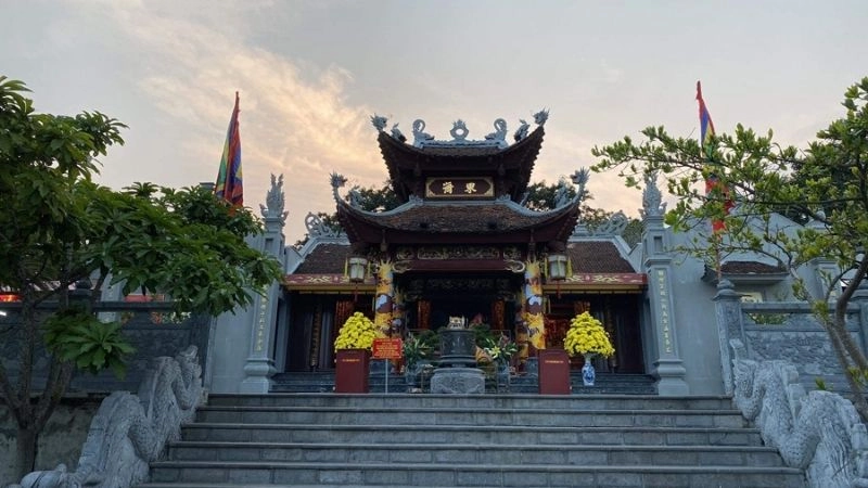 Địa chỉ đền Cửa Ông tọa lạc tại phường Cửa Ông Cẩm Phả