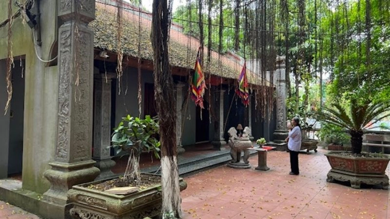 Hình ảnh đền Cùng Giếng Ngọc cổ kính