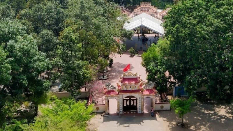 Hình ảnh di tích Dinh Thầy Thím sống động