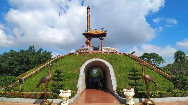 Tham quan di tích thành cổ Quảng Trị đầy xúc động