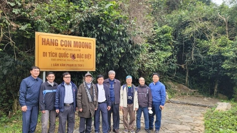 Kinh nghiệm cá nhân tham quan hang Con Moong