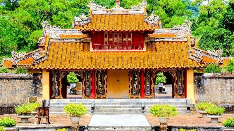 Say đắm trước cảnh quan lăng Minh Mạng trữ tình