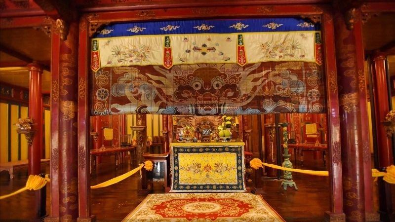 Dành thời gian khám phá lăng Minh Mạng đầy bí ẩn