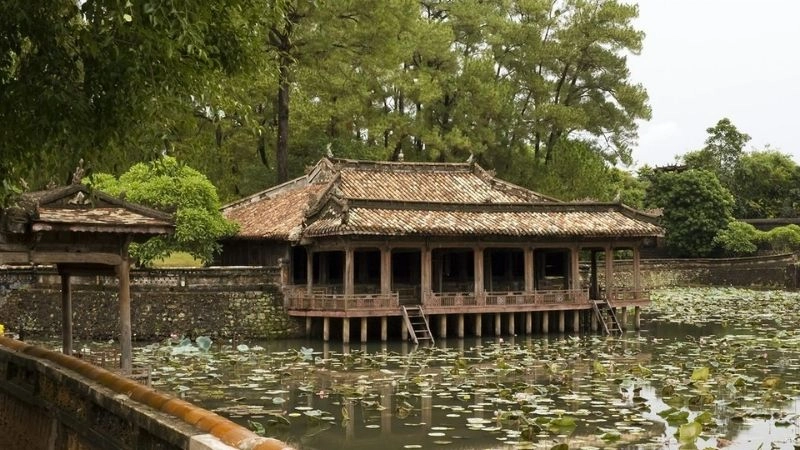 Đừng bỏ lỡ lăng Tự Đức khi du lịch Huế