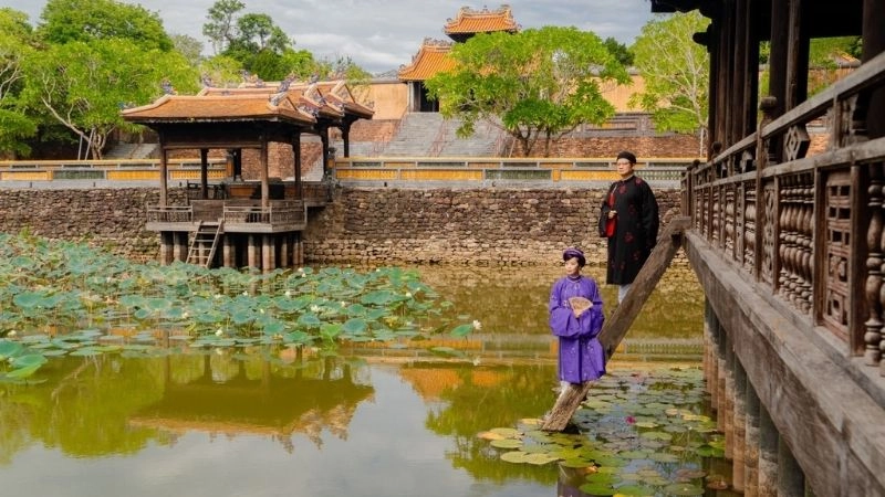 Khám phá cảnh quan lăng Tự Đức đầy lãng mạn