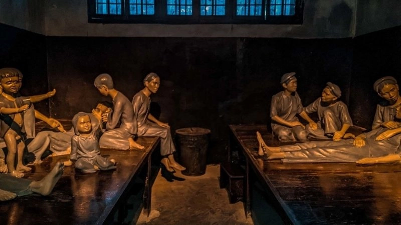 Khám phá lịch sử nhà tù Hỏa Lò đầy bi tráng