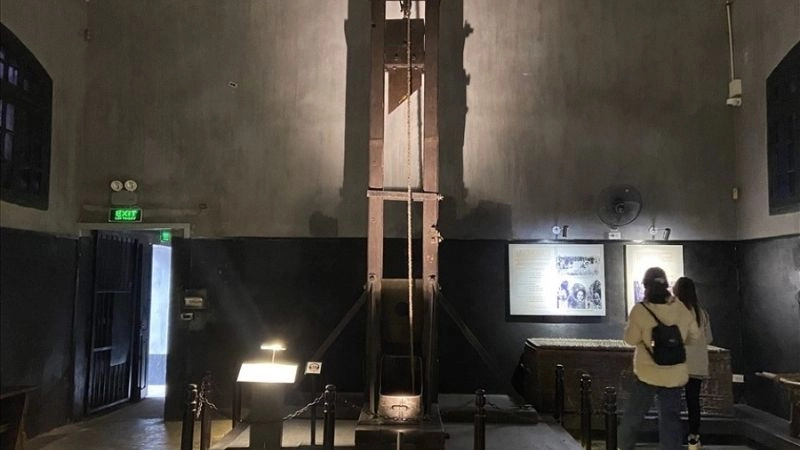 Nhà tù Hỏa Lò Hà Nội địa điểm du lịch không thể bỏ lỡ