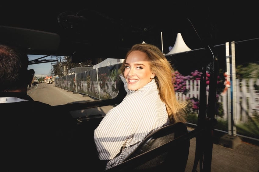 The song Adele lời ca khiến người nghe thổn thức