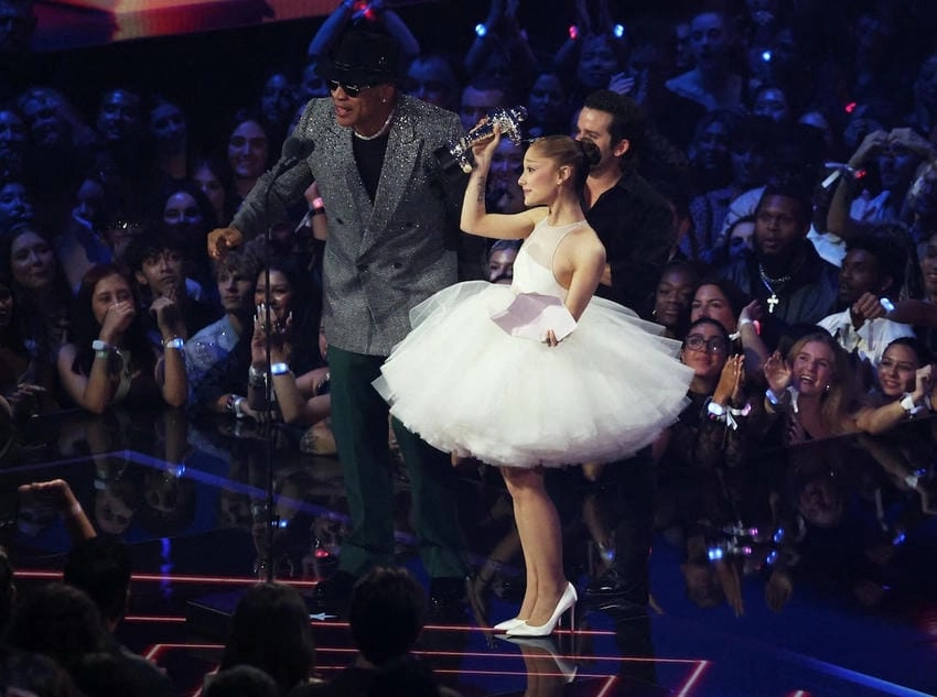 Ariana Grande age minh chứng sự trẻ trung vượt thời gian