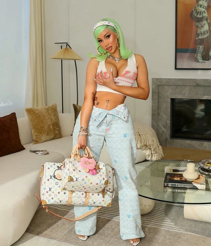 Cardi B song chạm đến trái tim hàng triệu người hâm mộ