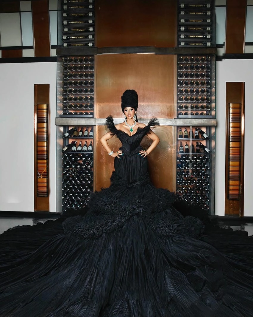 Cardi B and Nicki Minaj gây sốt với màn đối đầu gay gắt