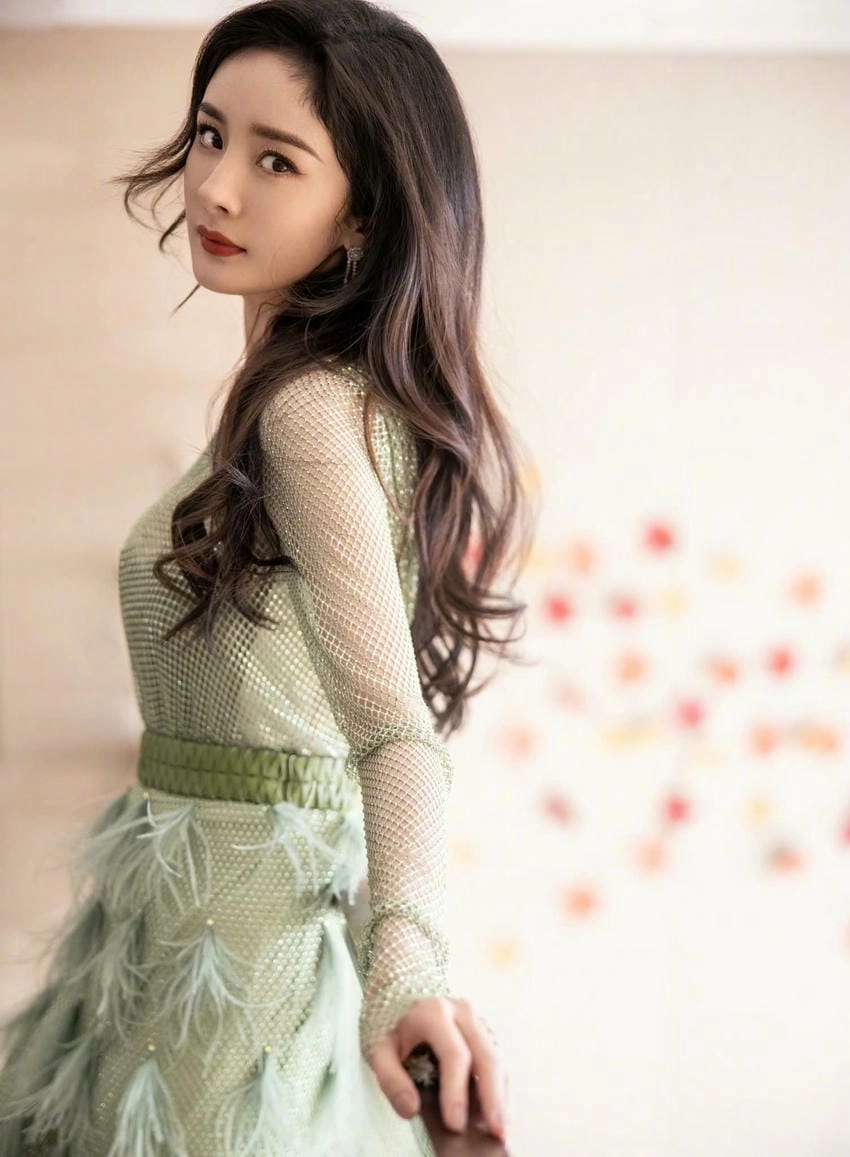 Dương Mịch body hoàn hảo khiến fan không ngừng trầm trồ