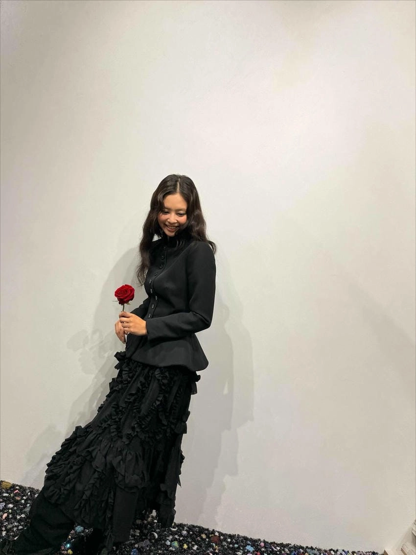 Jennie outfit luôn dẫn đầu xu hướng thời trang