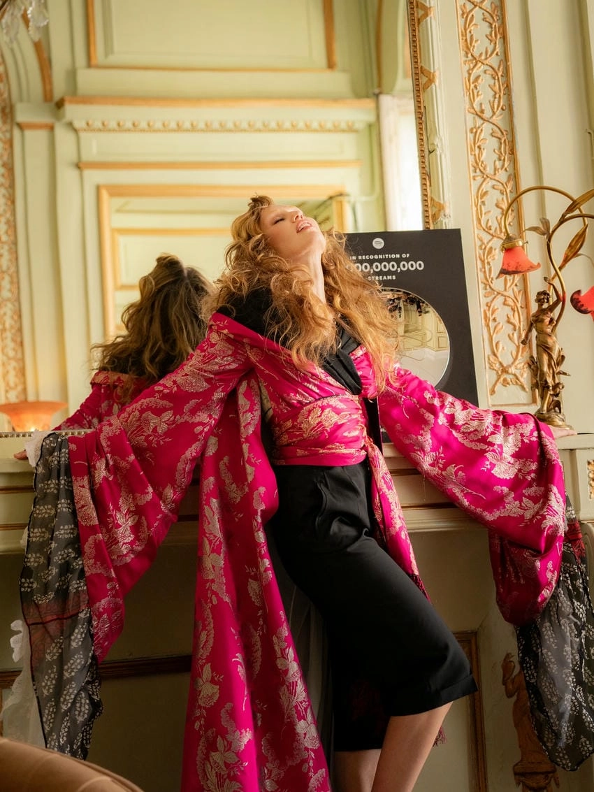 Miley Cyrus Climb tạo nên sức sống mãnh liệt bất tận