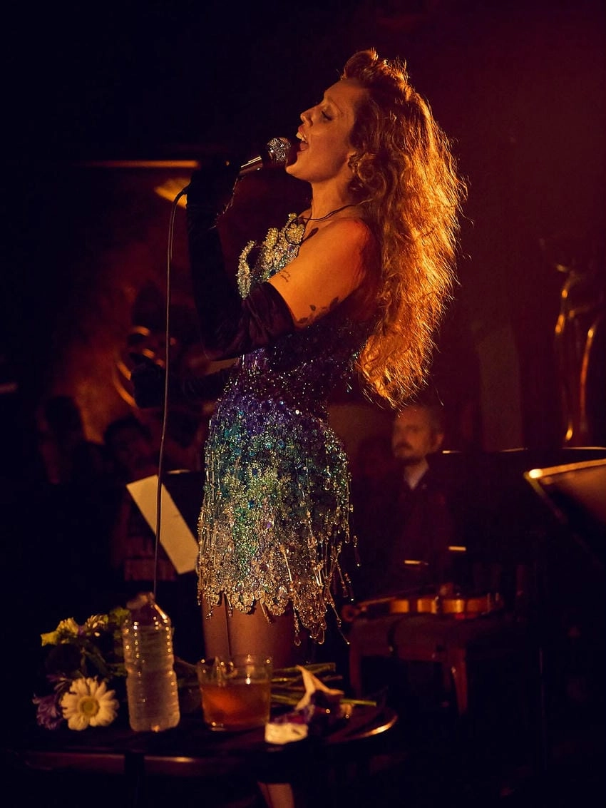 Climb Miley Cyrus lyrics lan tỏa thông điệp sống ý nghĩa