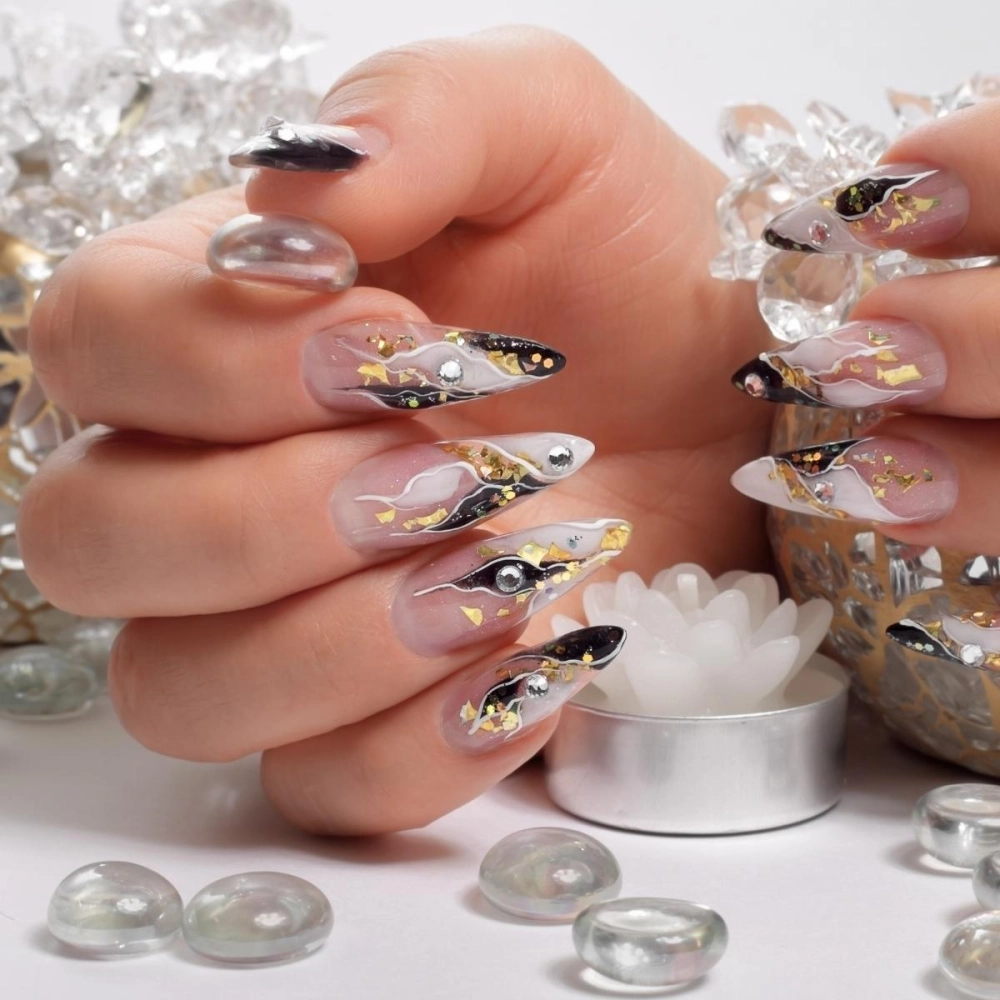 Mẫu nail đính đá nổi bật thời thượng hợp xu hướng