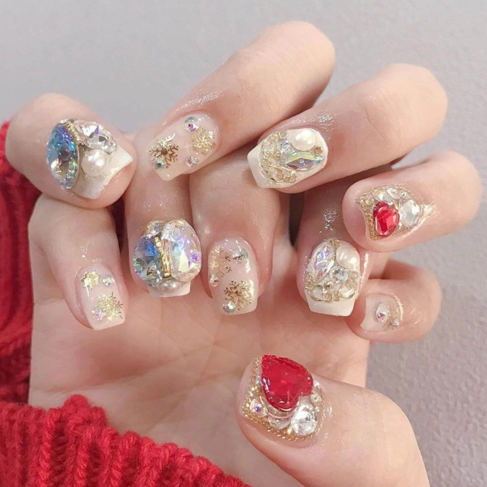 Nail đính đá đơn giản tinh tế cuốn hút