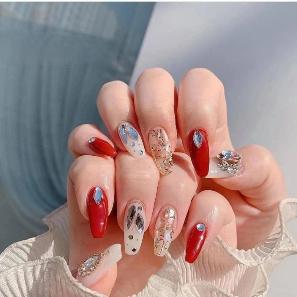 Nail đính đá sang chảnh lộng lẫy đầy quyến rũ