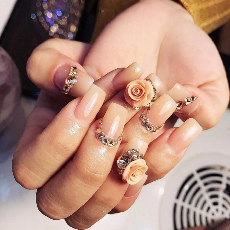 Làm hoa hồng nail nổi bật kiêu sa quyến rũ