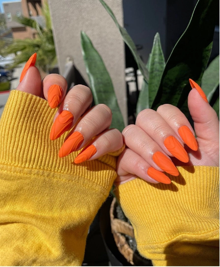 Nail màu cam đất thanh lịch tinh tế hiện đại