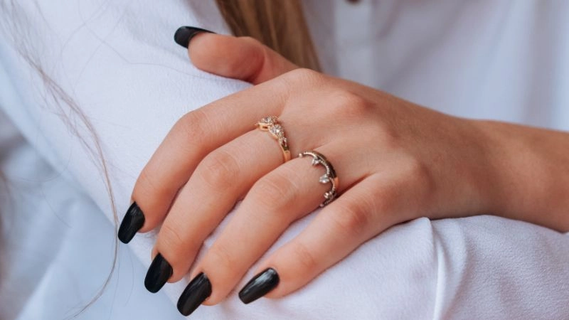 Nail tay màu đen ombre cá tính đầy ấn tượng