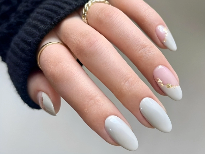 Mẫu nail cô dâu màu trắng lãng mạn nổi bật