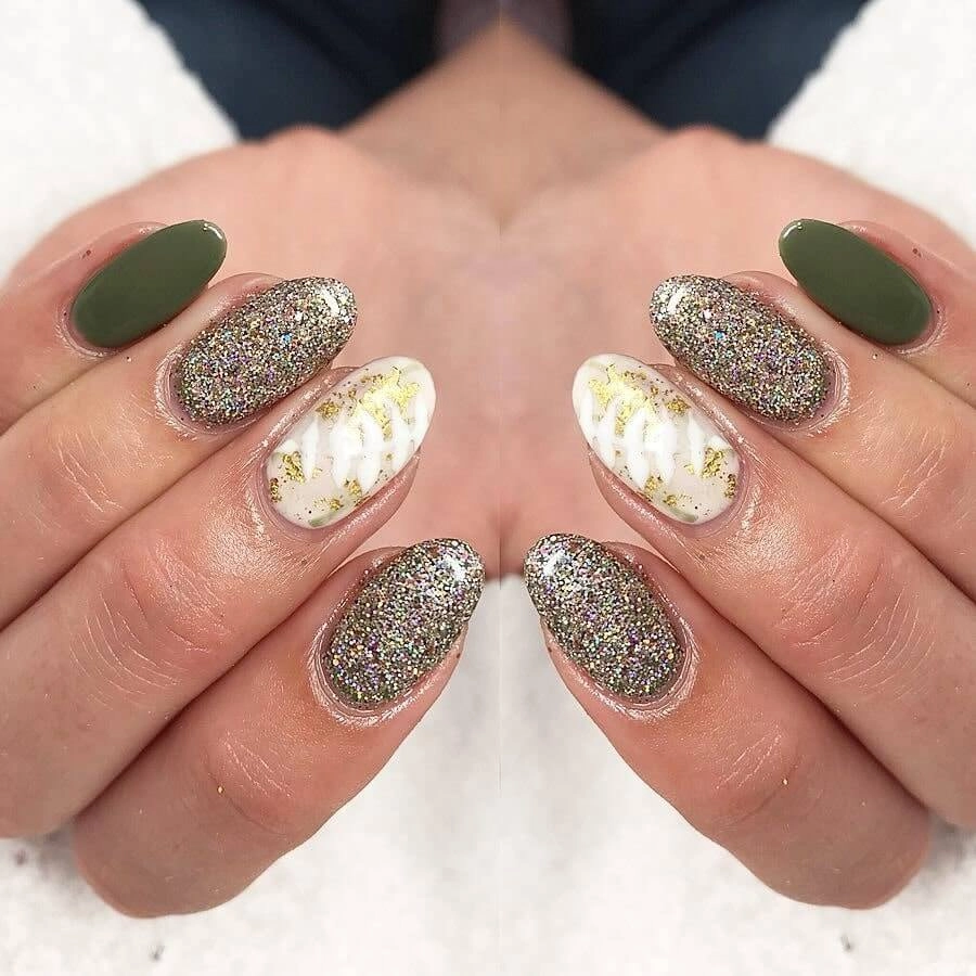 Nail nhũ kim tuyến nổi bật kiêu sa cá tính