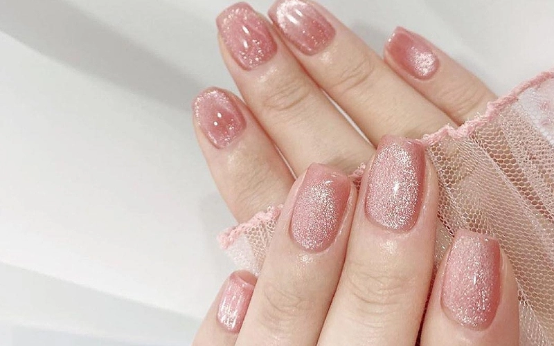 Nail sơn nhũ sang chảnh nổi bật quyến rũ